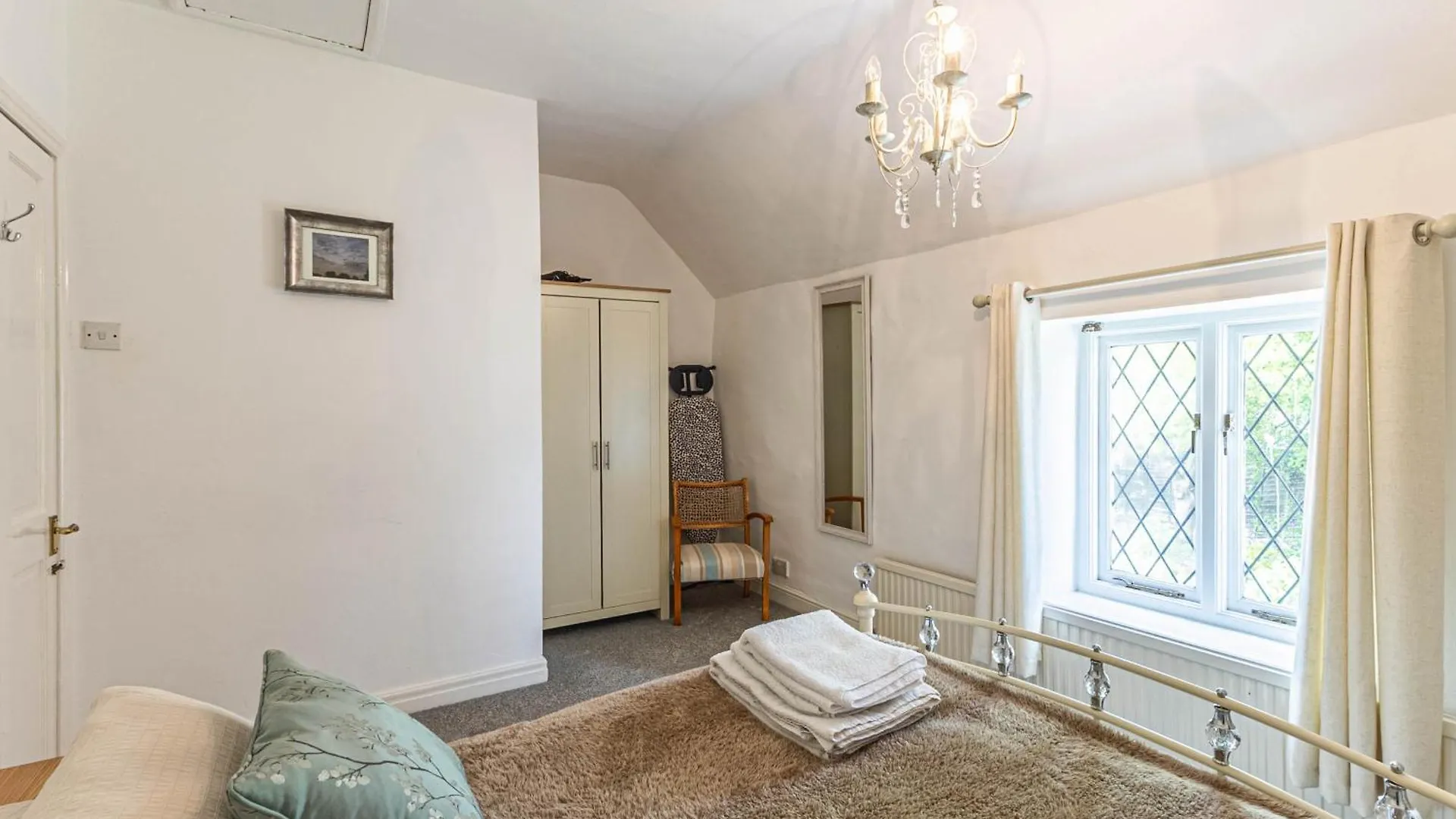 Scenic 2 Bedroom Cottage Hill Top 0*,  United Kingdom